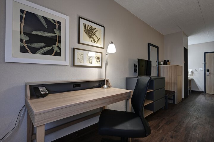 Country Inn & Suites by Radisson Pierre, SD