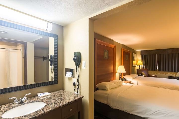 Room 32 of 43