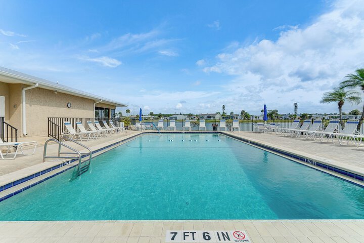 Swim Golf & Relax: Family Gem in North Fort Myers