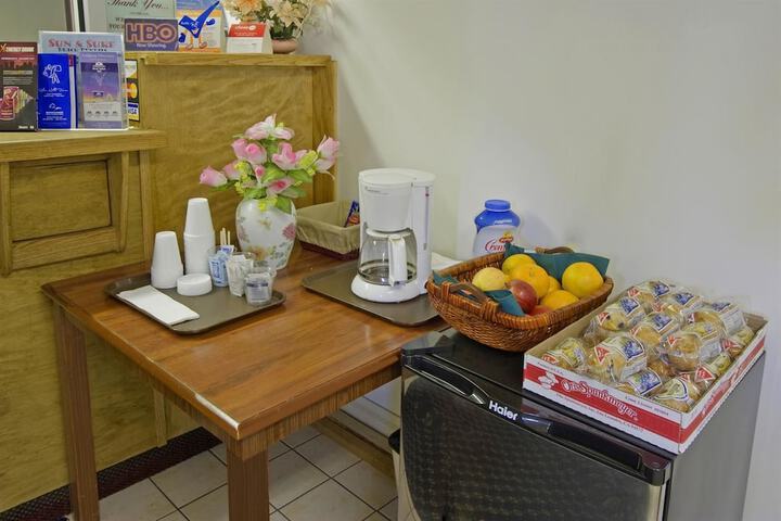 Breakfast/Coffee Service 12 of 13