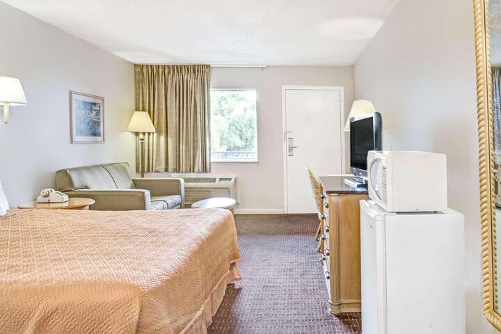Super 8 by Wyndham Kissimmee