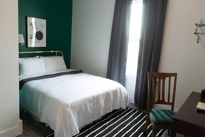 Room 5 of 7