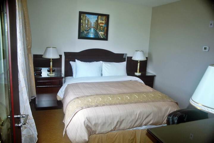 Room 6 of 10
