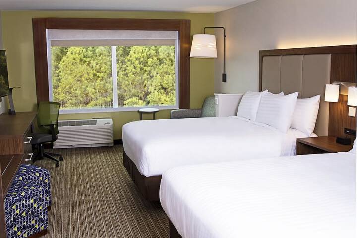 Holiday Inn Express & Suites Greenwood Mall by IHG