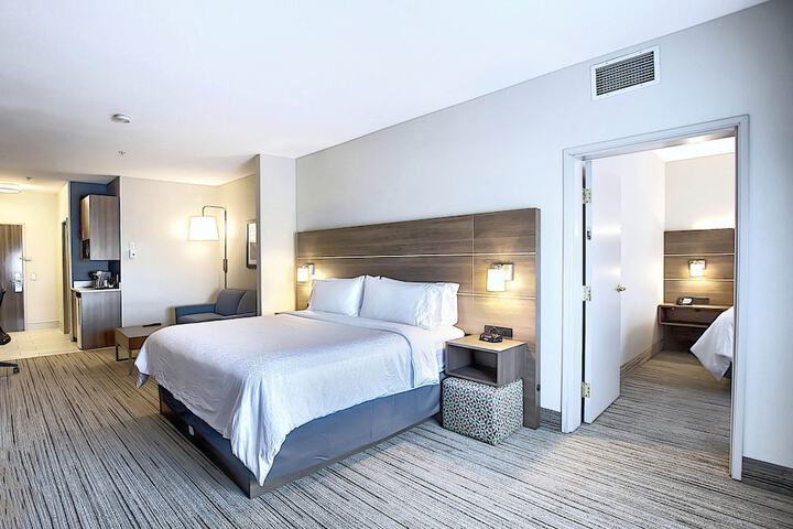 Room 27 of 42