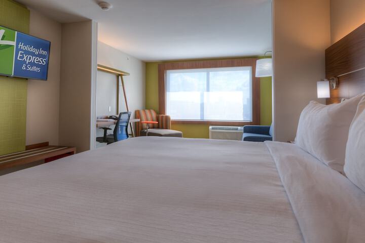 Room 33 of 62