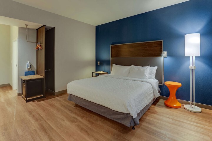 Room 42 of 66