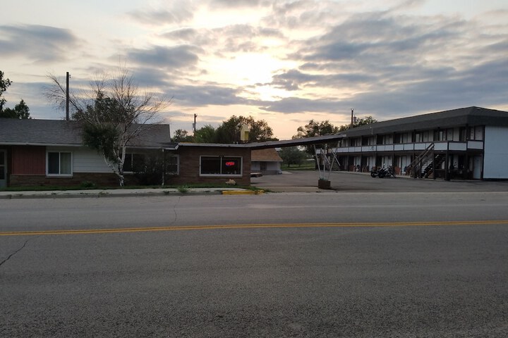 Moorcourt Motel
