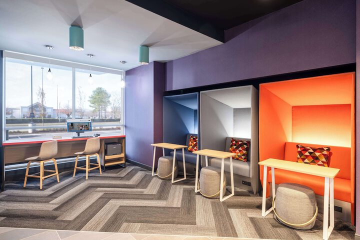 Business Center 25 of 25