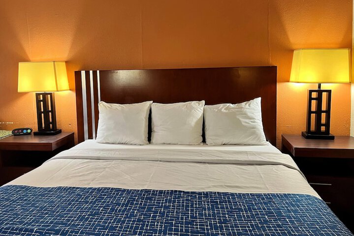 Travelodge by Wyndham Seymour