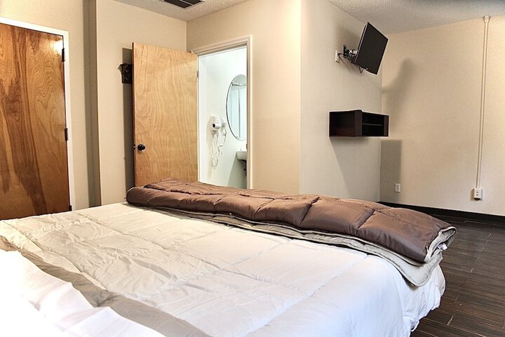 Room 16 of 66