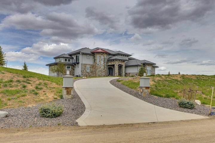 Spacious Southern Colorado Home w / Mountain Views