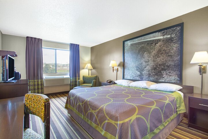 Room 6 of 24