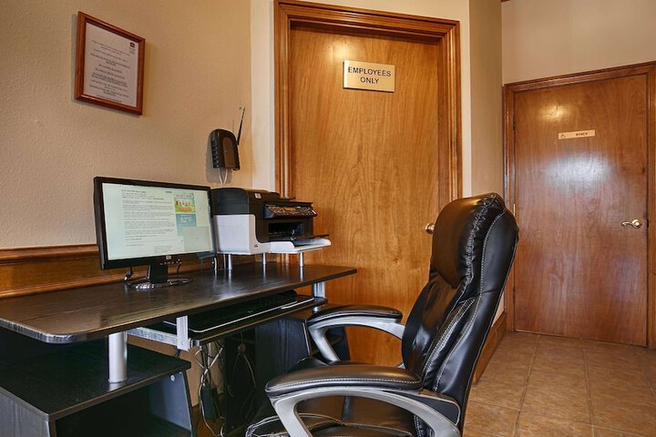 Business Center 26 of 26