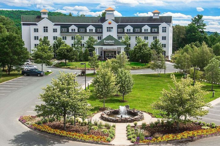 Comfort Inn & Suites Near Burke Mountain