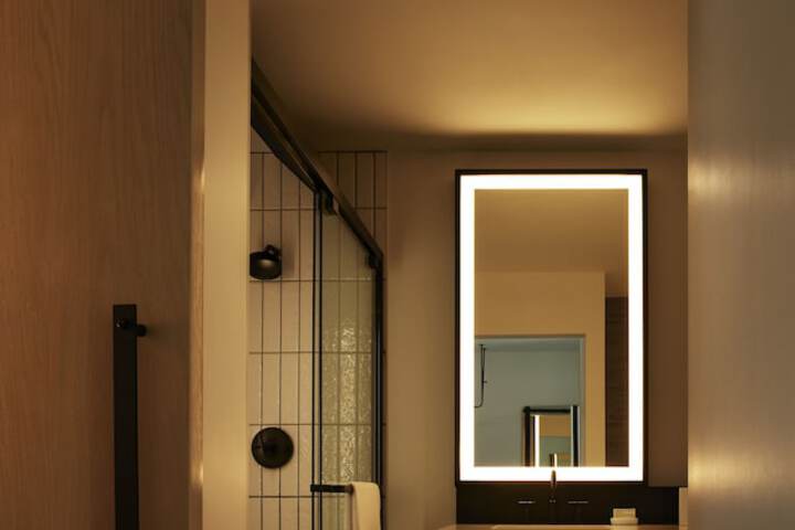 Room 13 of 32