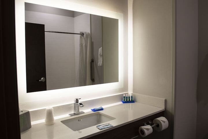 Holiday Inn Express & Suites Sedalia by IHG