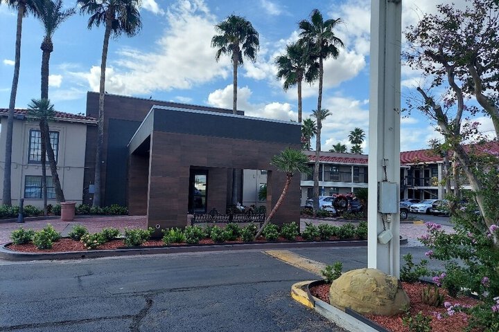 Hotel 2 of 65