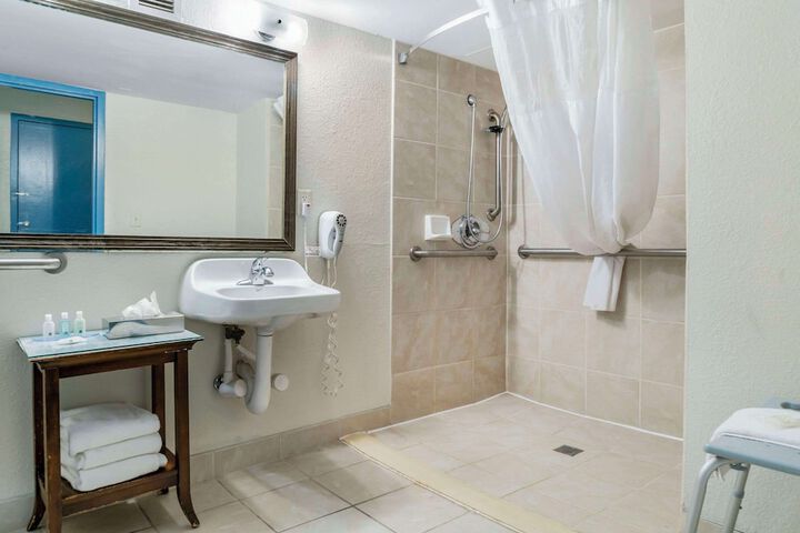 Room 20 of 29