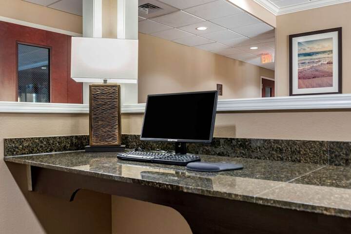 Business Center 37 of 40