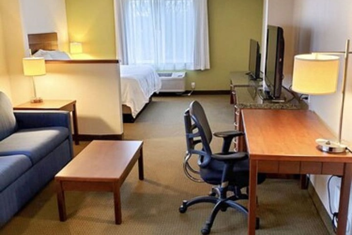 Room 33 of 64