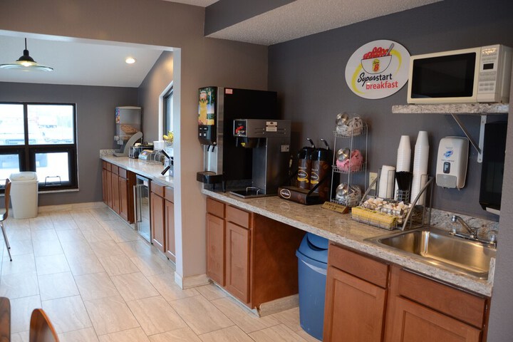 Super 8 by Wyndham Centerville