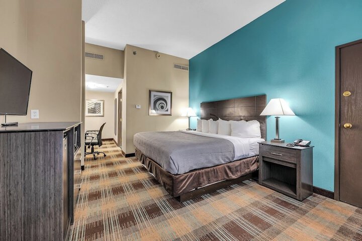 Quality Inn Roseville-Detroit North