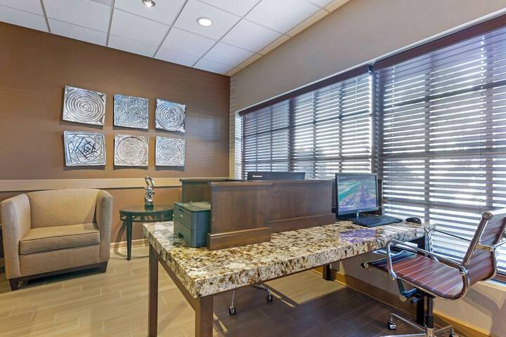 Business Center 60 of 60