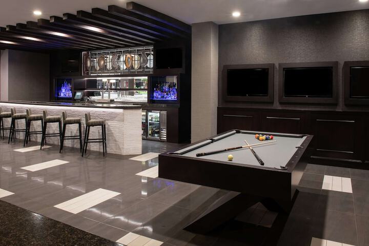 Lounge 62 of 65