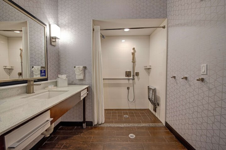 Room 35 of 73