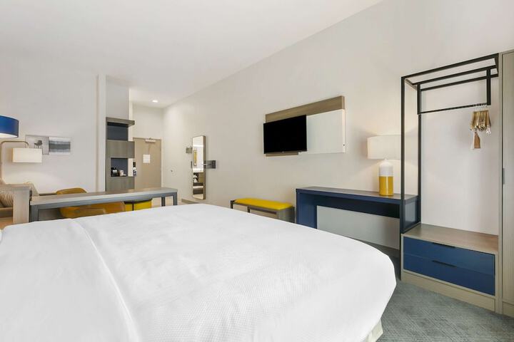 Room 14 of 30