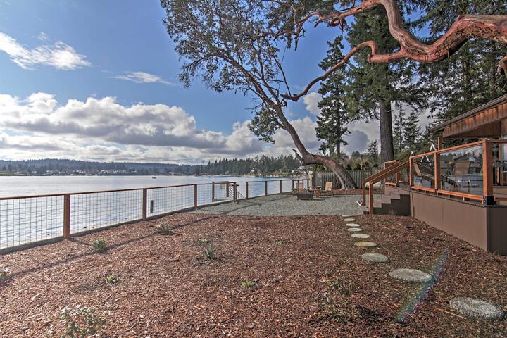 Gorgeous Poulsbo Waterfront Home on Liberty Bay!