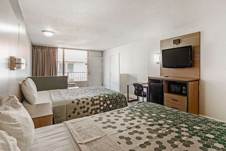 Room 32 of 49