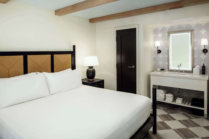 Room 28 of 110