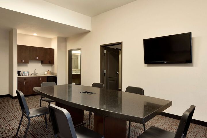 Room 13 of 40