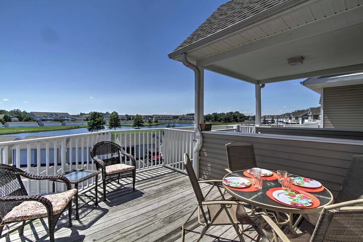 Near Beaches: Ocean View Condo w / Balcony!