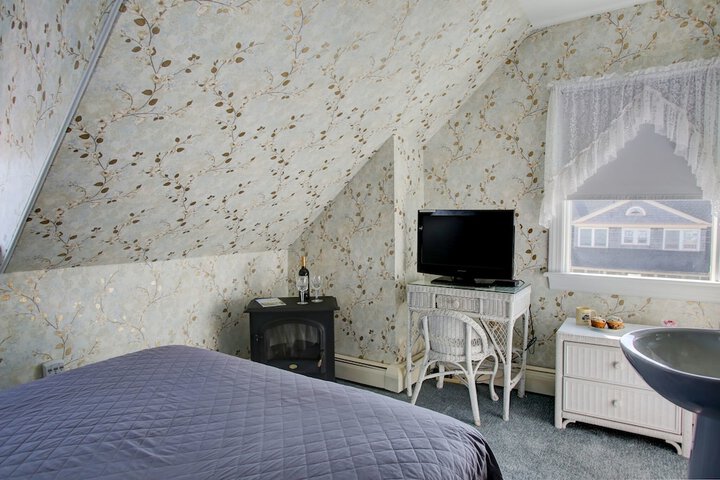 Room 10 of 26