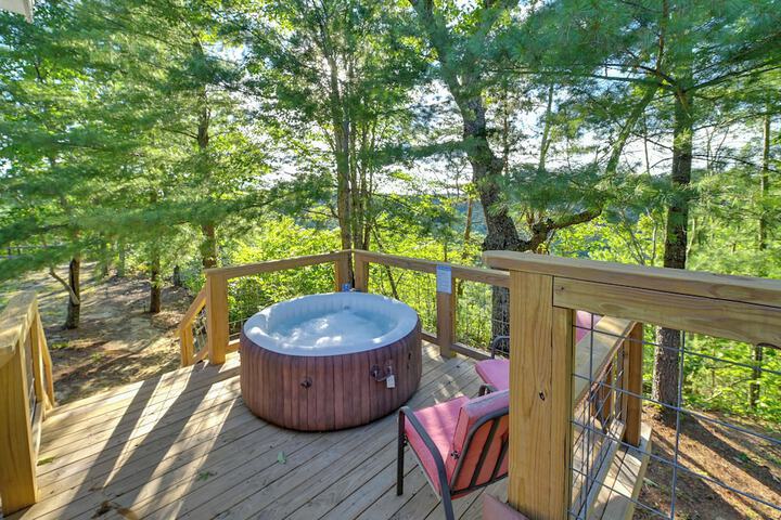 Cozy Beattyville Cabin w / Fire Pit