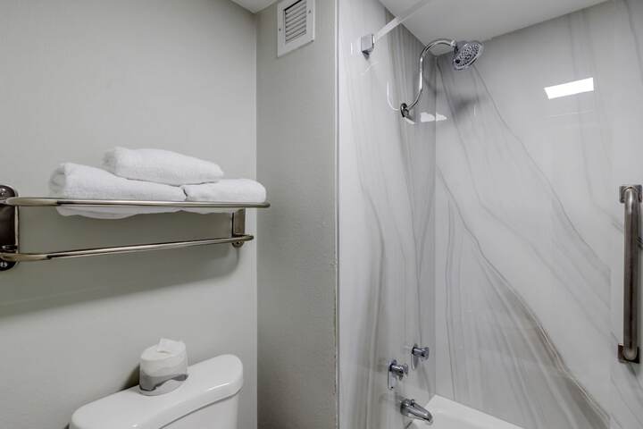 Room 25 of 41