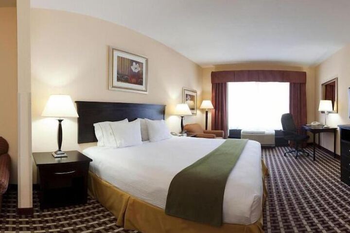 Holiday Inn Express & Suites Laurel by IHG