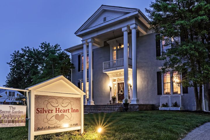 Silver Heart Inn and Cottages