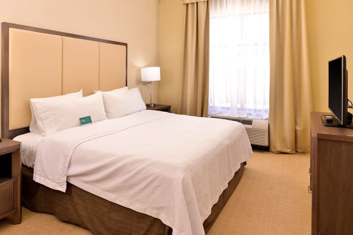 Room 32 of 80