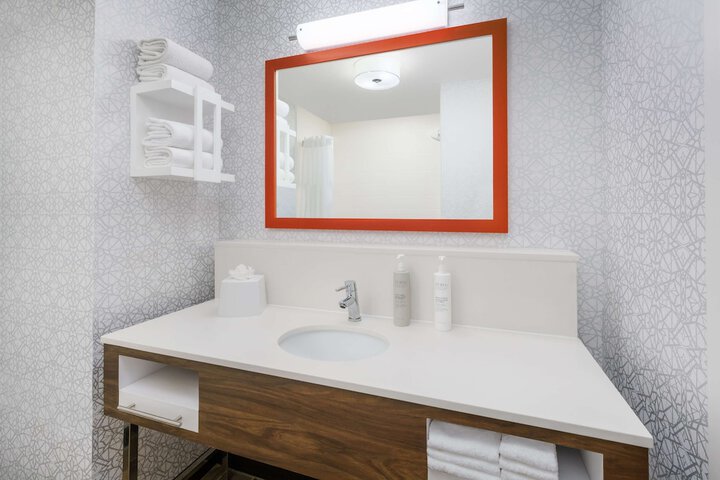 Room 12 of 27