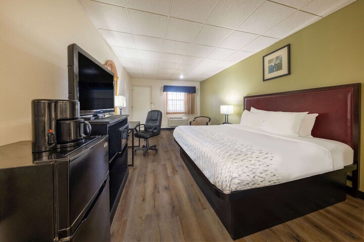 Room 25 of 39