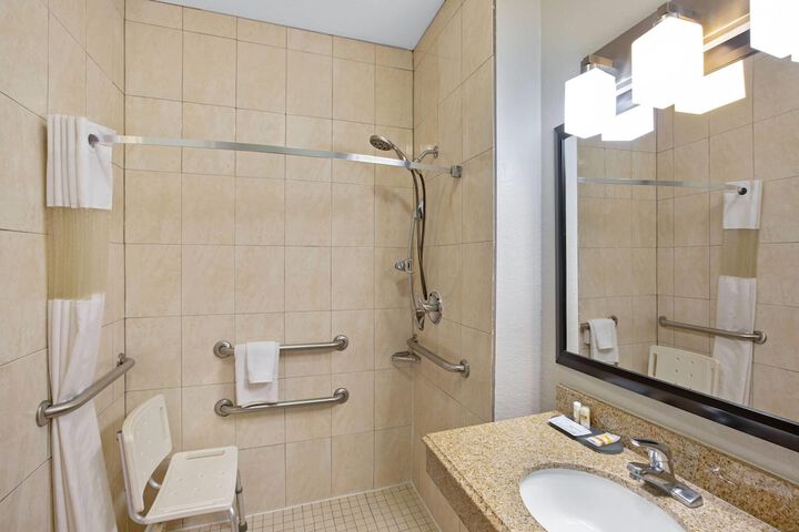 La Quinta Inn & Suites by Wyndham Pearland - Houston South