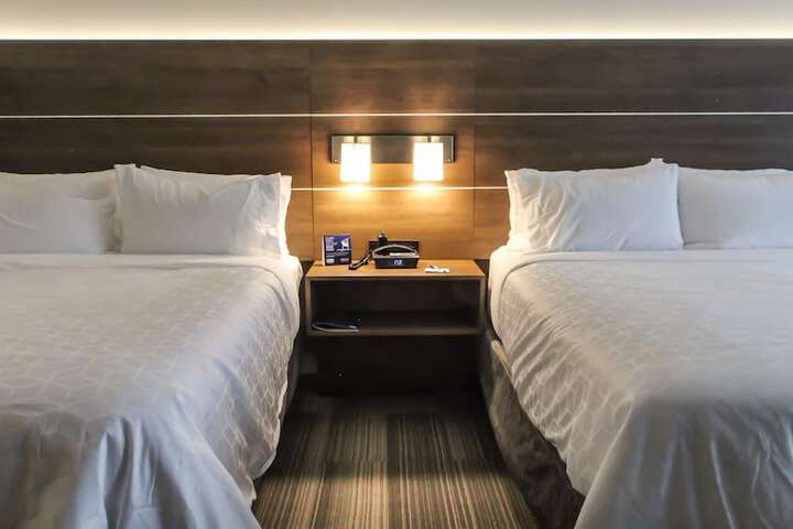 Room 13 of 37