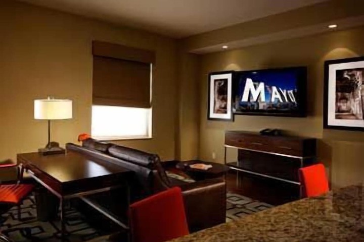 Room 9 of 33