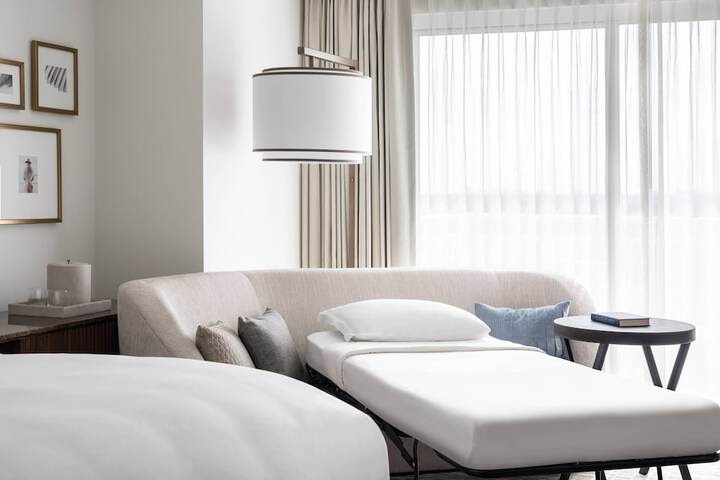 Room 42 of 171