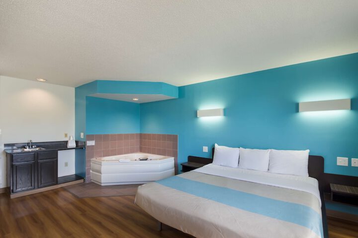 Motel 6 Rothschild WI