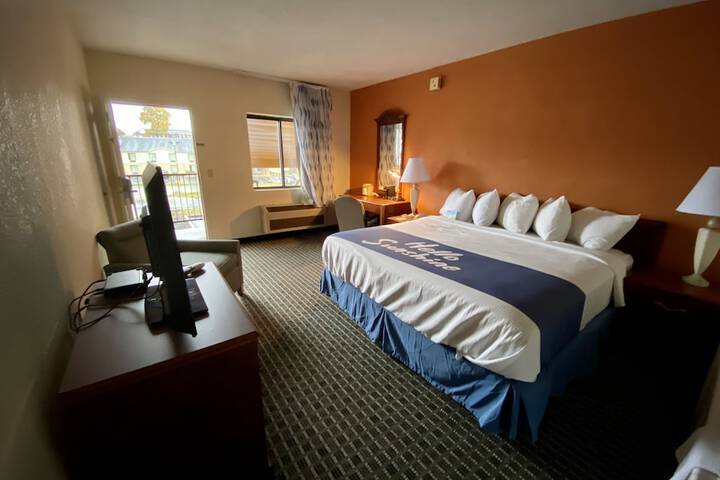 Room 16 of 19